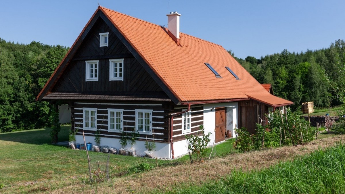 roubenka s kachlovými kamny