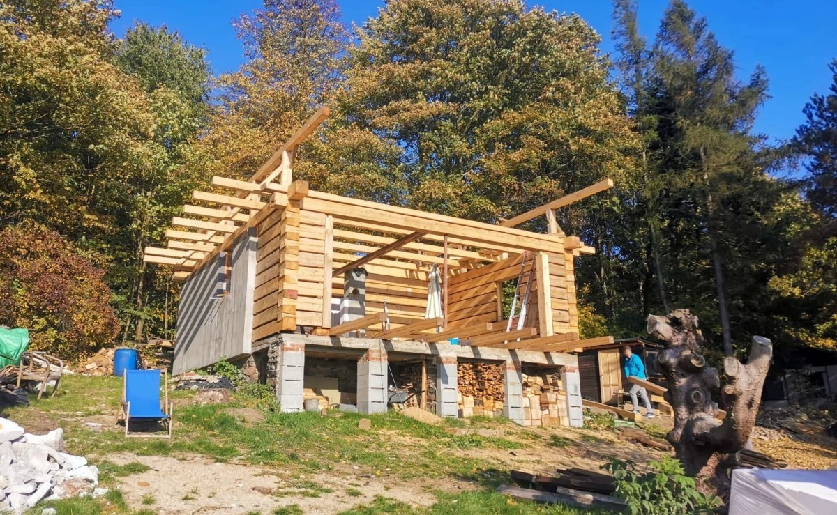 Roubenka svépomocí v Česku