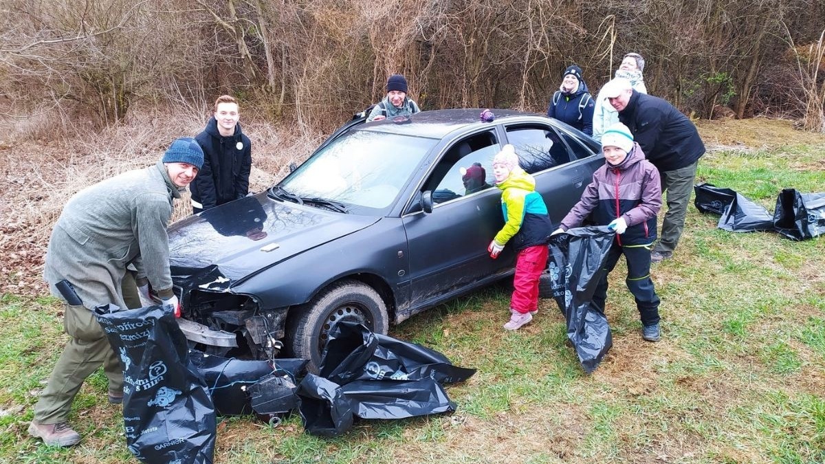 Ukliďme Česko na první Apríl