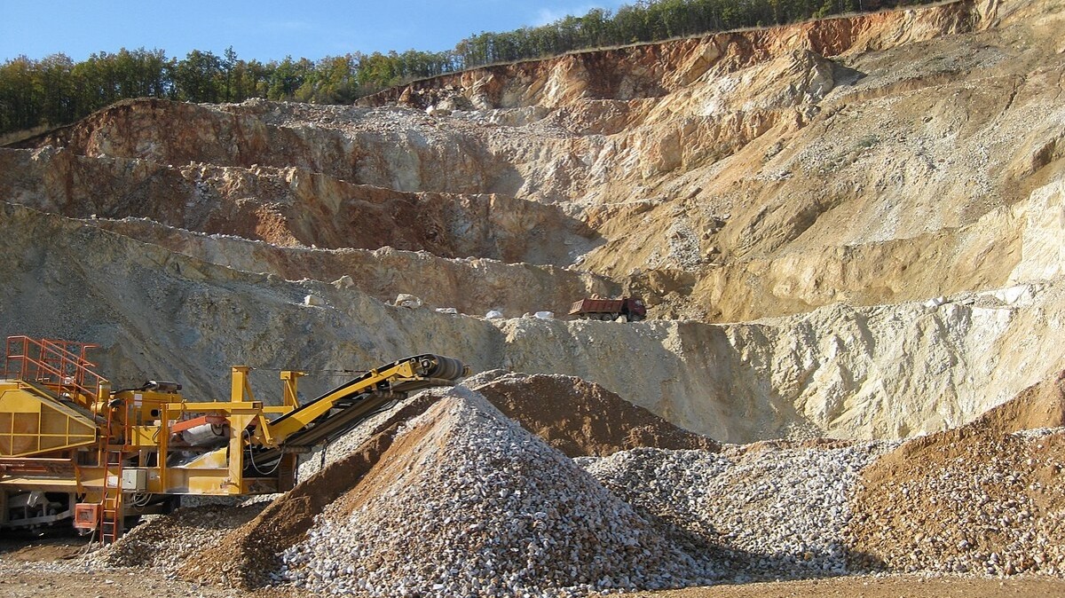 Uzavírání kamenolomů a pískoven bez náhrad dopadá na české stavebnictví