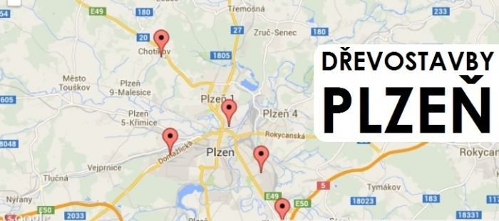Mapa a nápis dřevostavby Plzeň