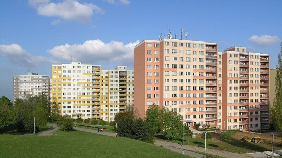 Podle posledního sčítání domů a bytů se v České republice nachází celkem 860 tisíc neobydlených bytů 