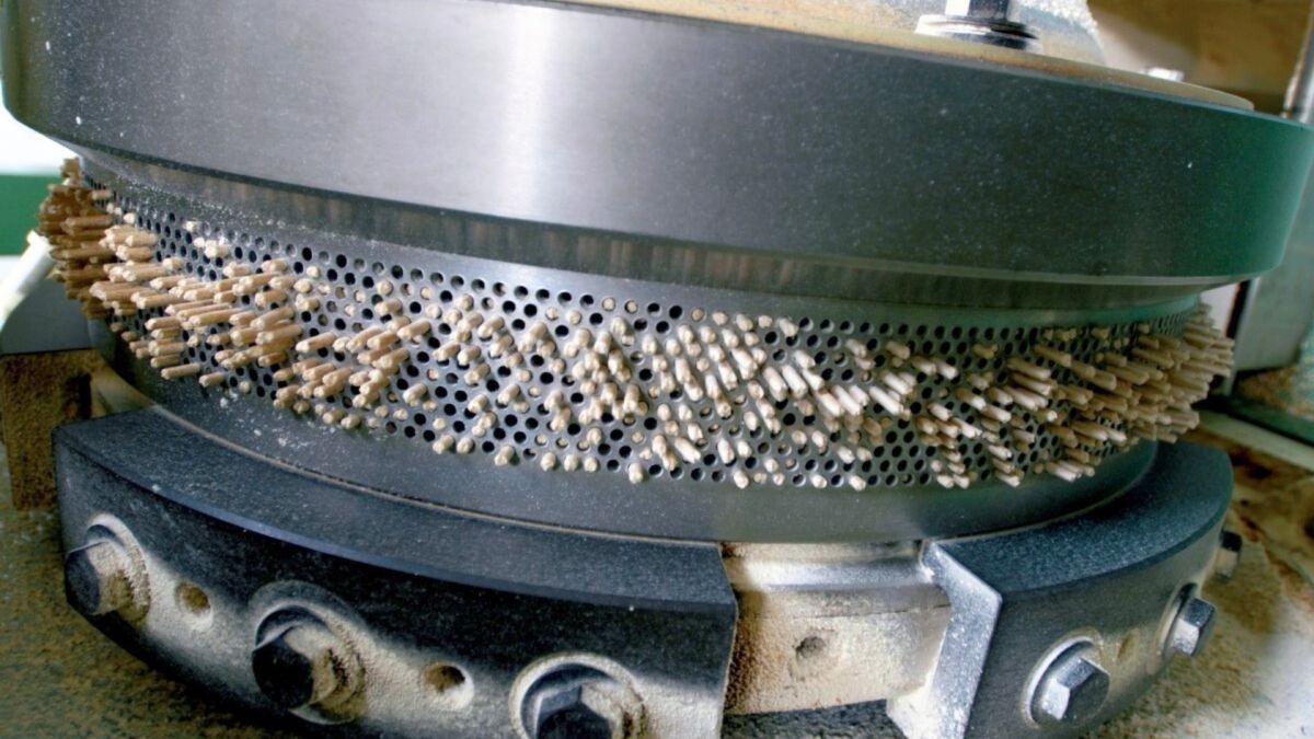 Mnoho domácností si pořizuje kotle na pelety jako náhradu za uhelné kotle