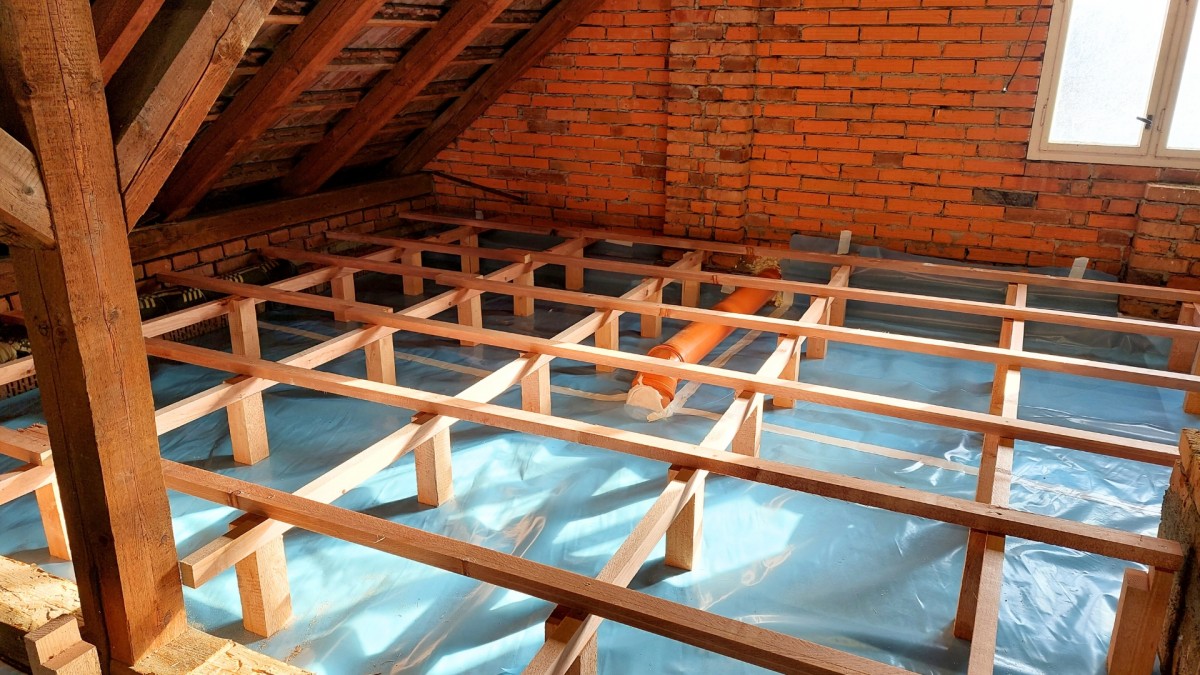 Michal z Vysočiny se rozhodl zateplit dům pomocí foukané izolace