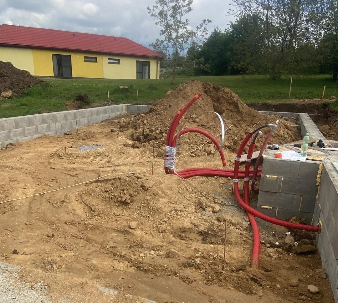 Prostupy na přípojky v základové desce