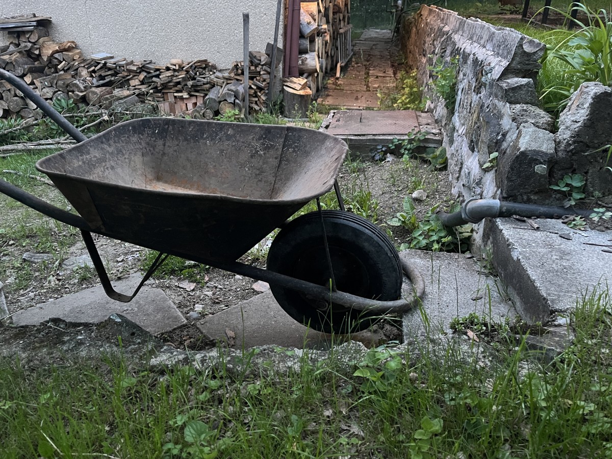 Zahradní vozík a kolečko