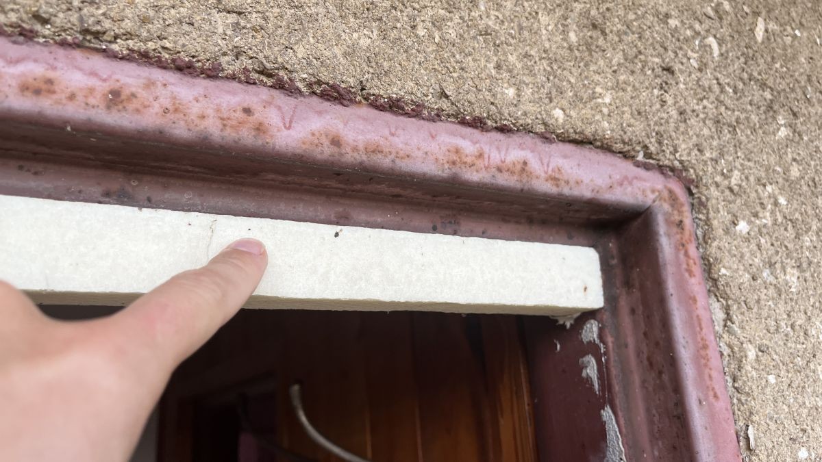 Nepoctiví řemeslníci šíří mezi lidmi smyšlené informace