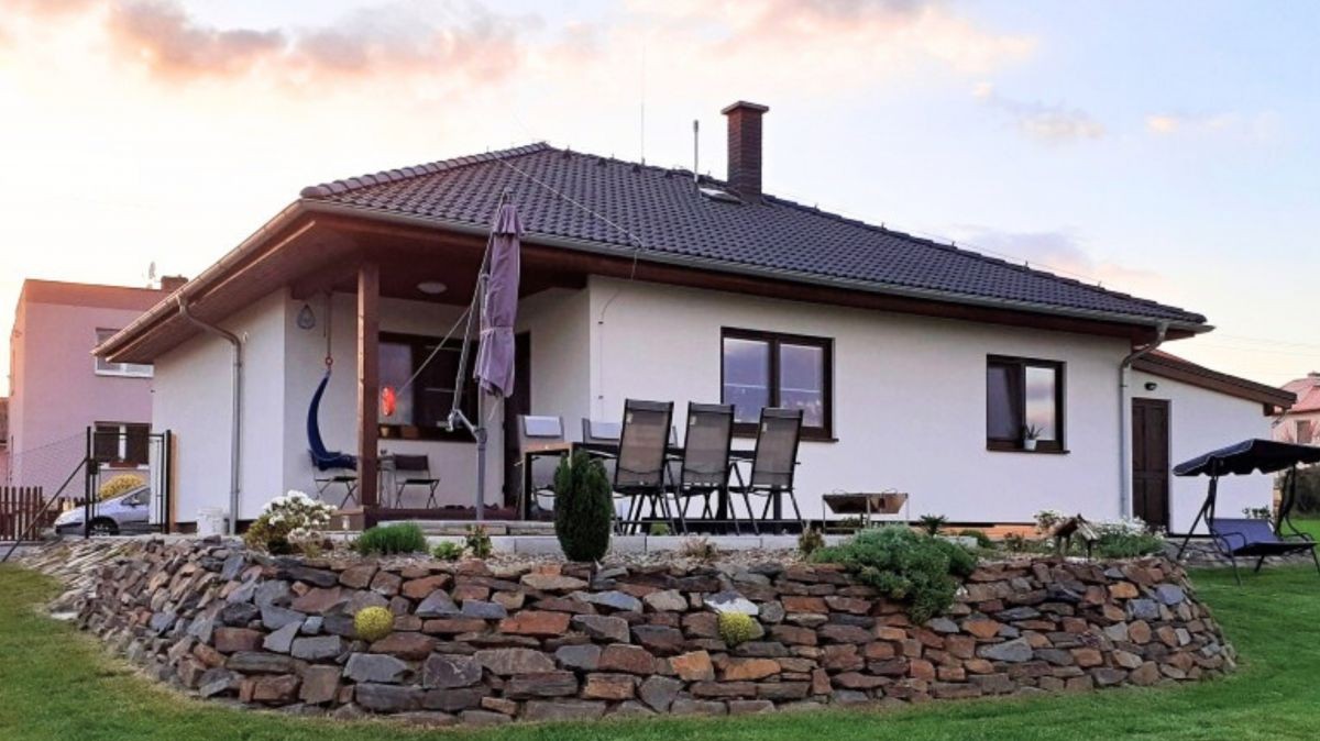 Bungalov do L s krytou terasou