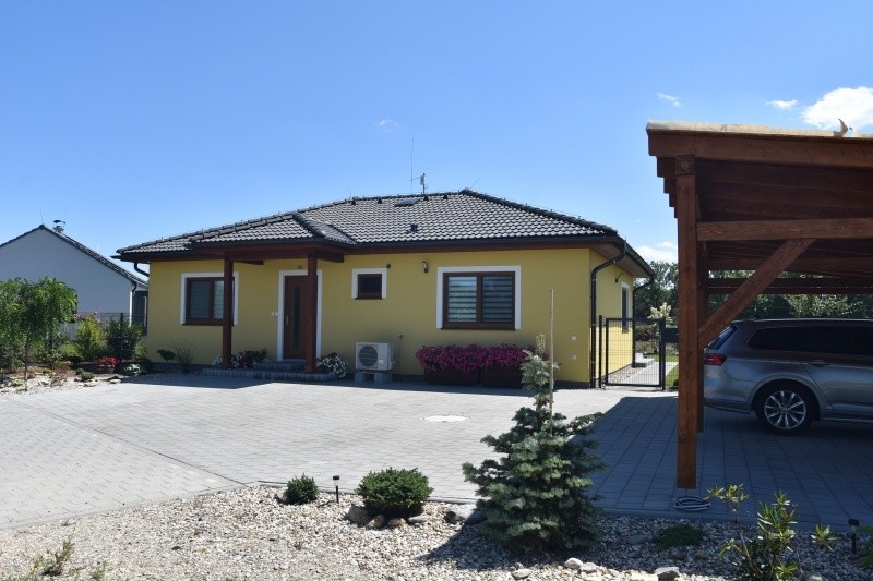 Bungalov do L s krytou terasou