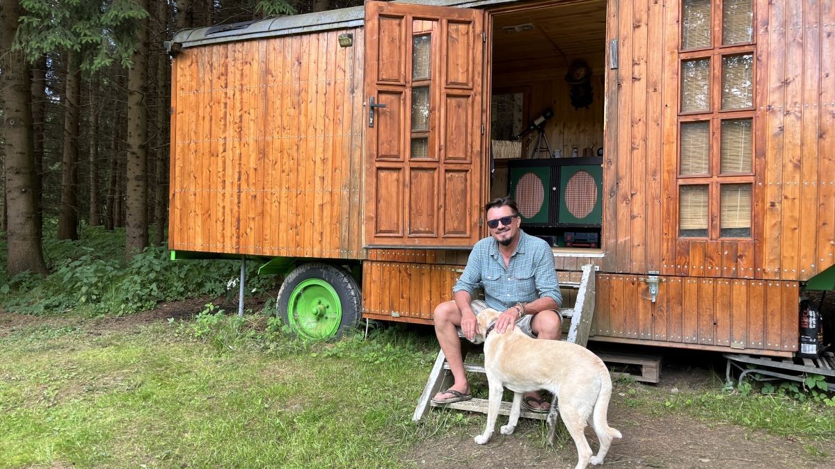 Světoznámý český hudebník žije v maringotce