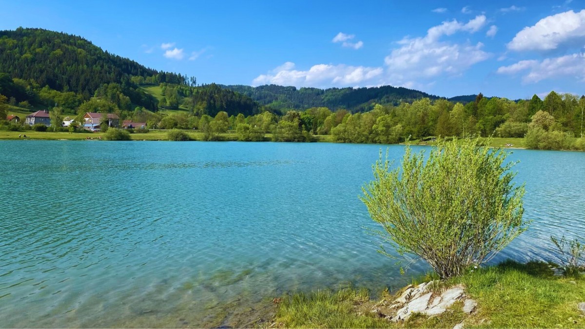 Valašský Balaton nabízí průzračnou vodu a lidové ceny