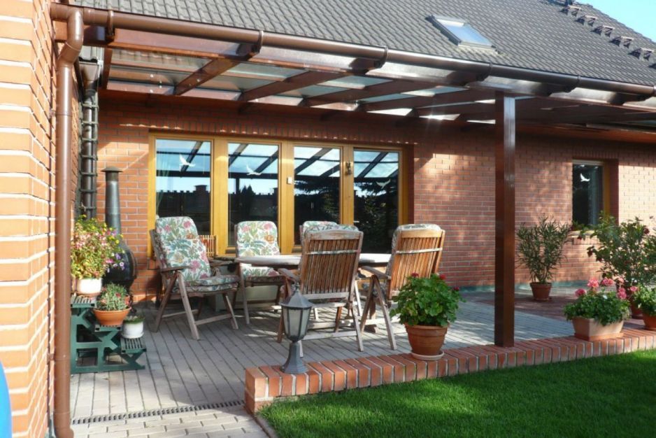 Hliníková pergola u domu