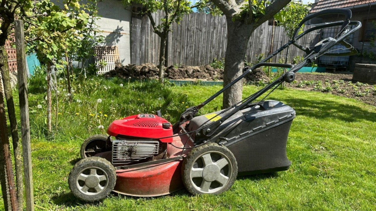 Skutečně budeme platit povinné ručení i za sekačku?