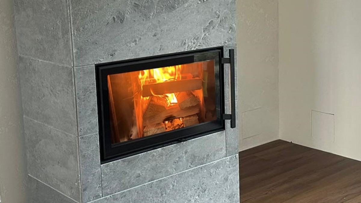 Akumulační krbová kamna v rodinném domě