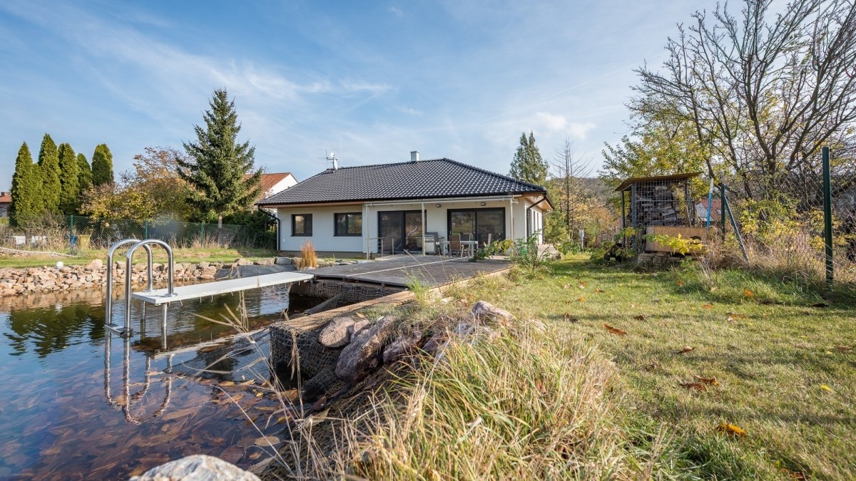 Bungalov 4kk s koupacím jezírkem