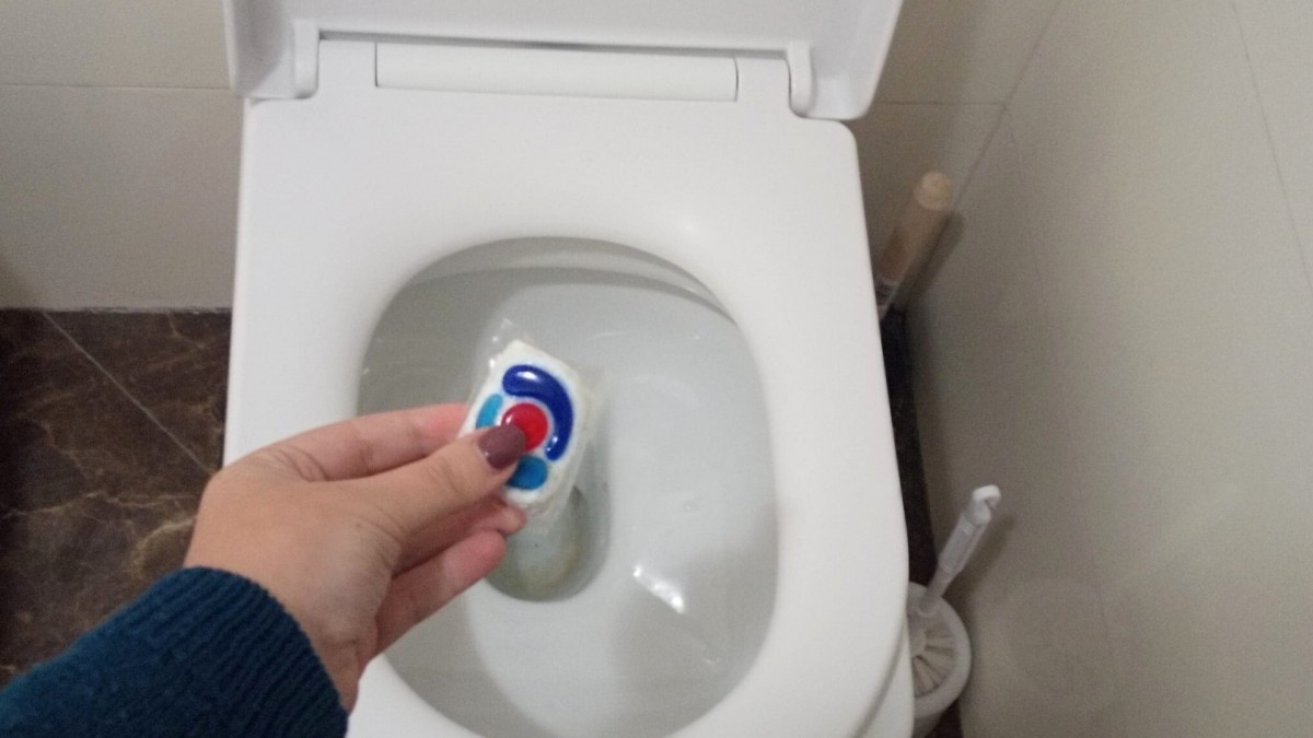 Tableta do myčky má vyčistit záchod. Jedná se o zázrak nebo nesmysl?