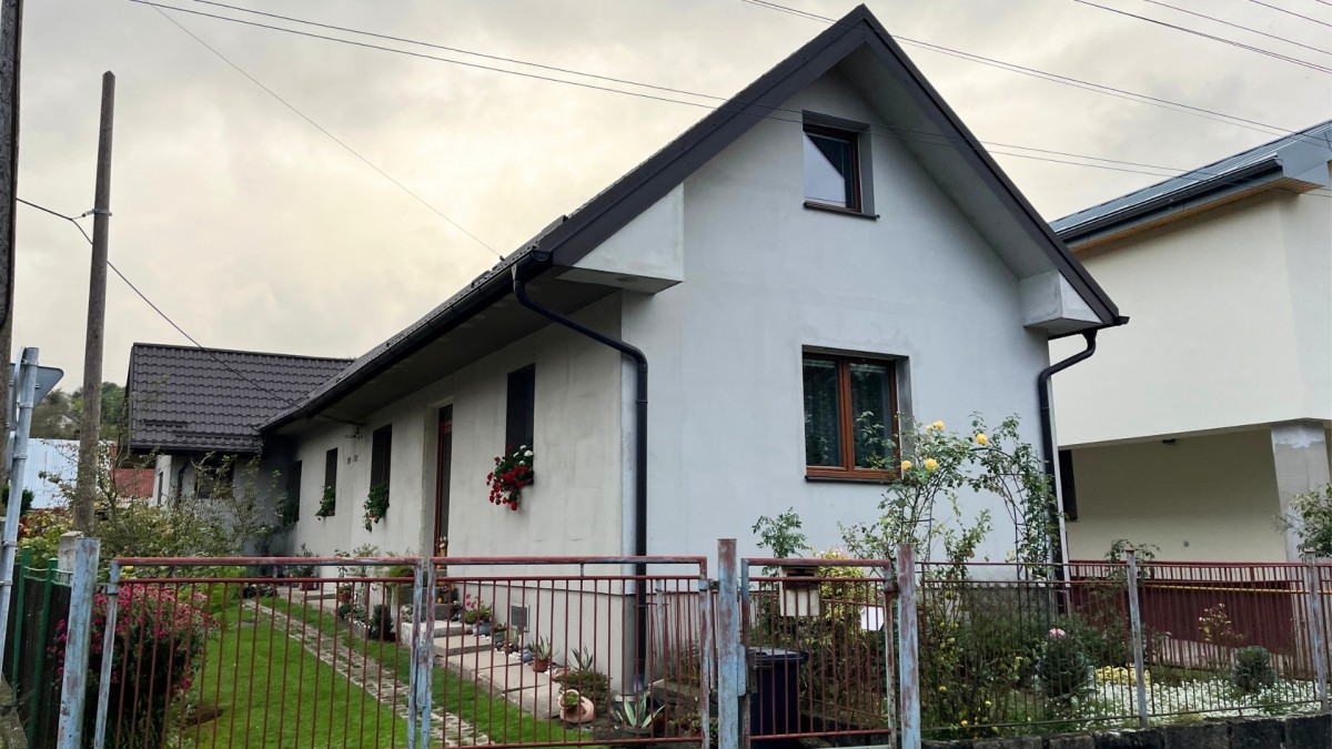 Češi nebudou mít na klimatickou daň a stát jim nemovitosti zabaví? Zjistili jsme, co se chystá