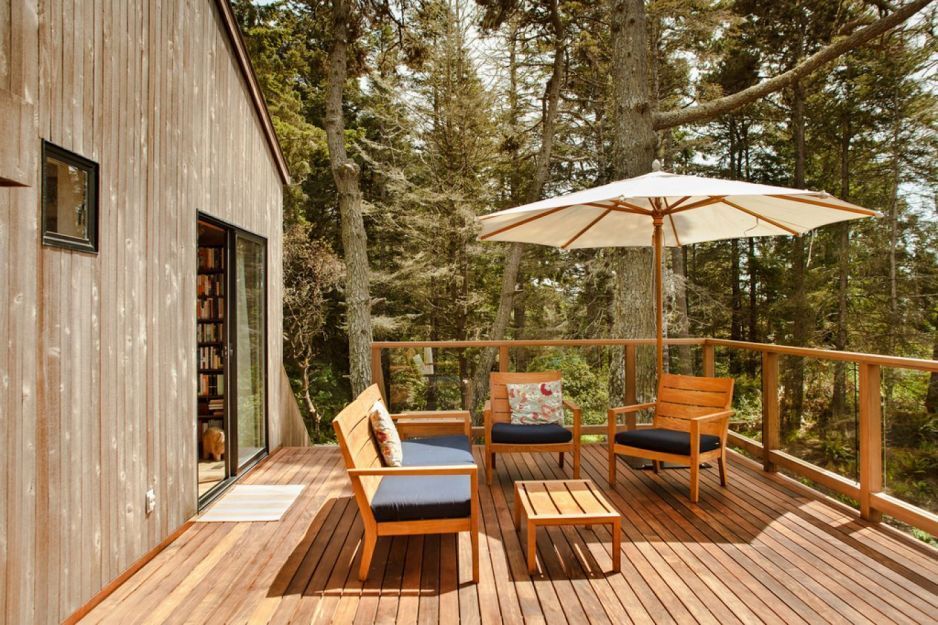 zastínění terasy dřevěné terasy slunečníkem
