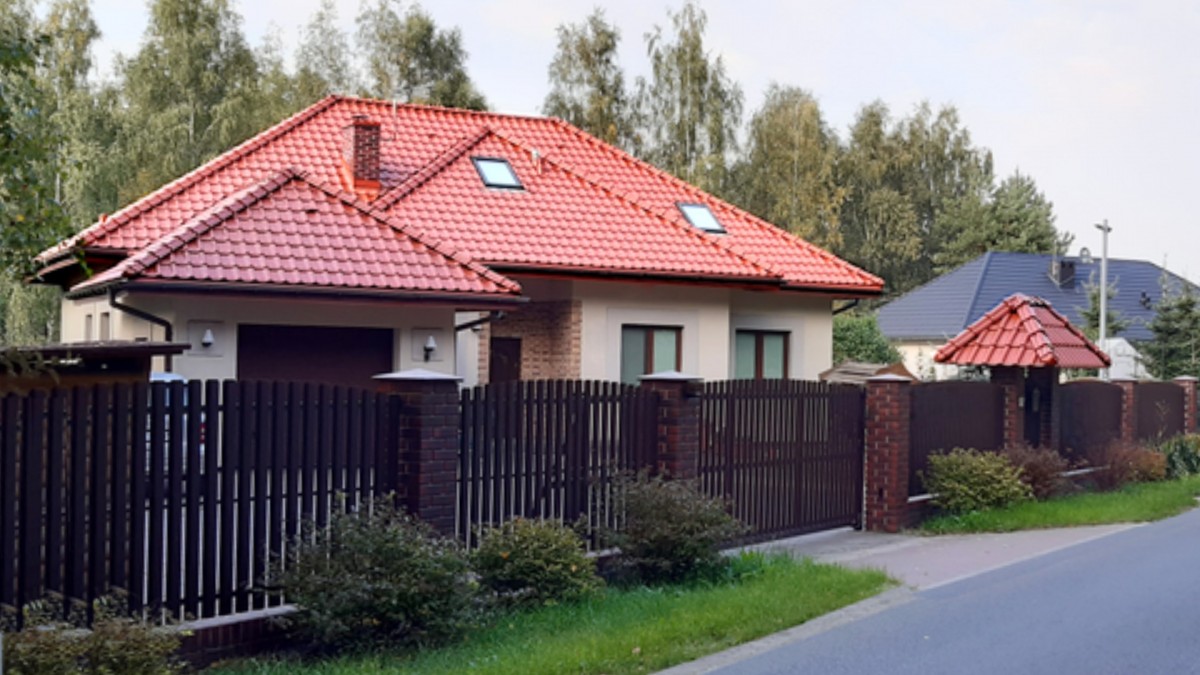 Manželé udělali při koupi domu patrně tu největší chybu svého života. Důvěřovali nesprávnému člověku