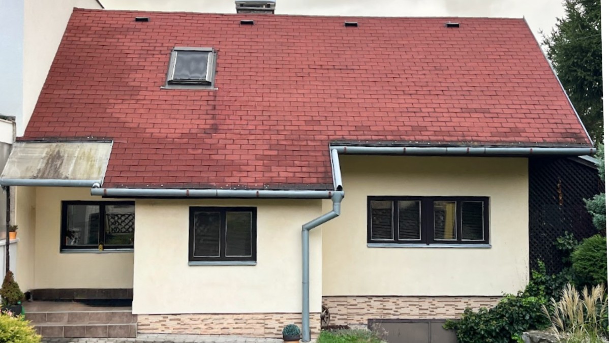 Marie darovala svému vnukovi dům. Nevděčný příbuzný z něj babičku málem vyštval