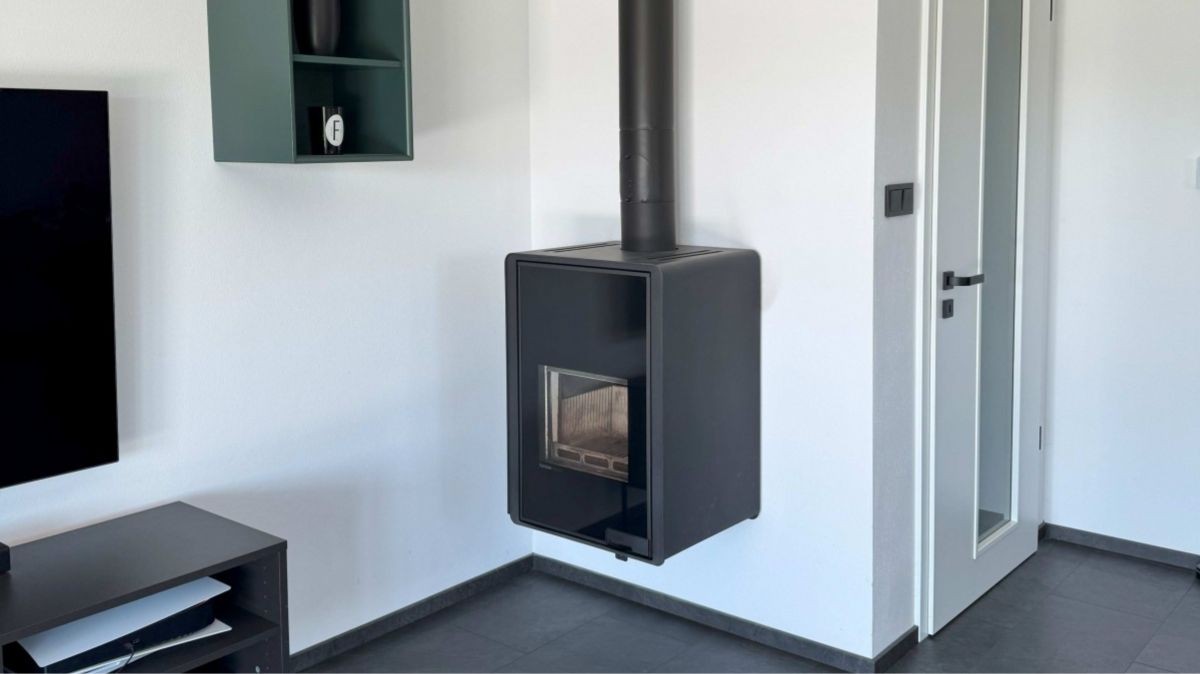 Závěsná krbová kamna