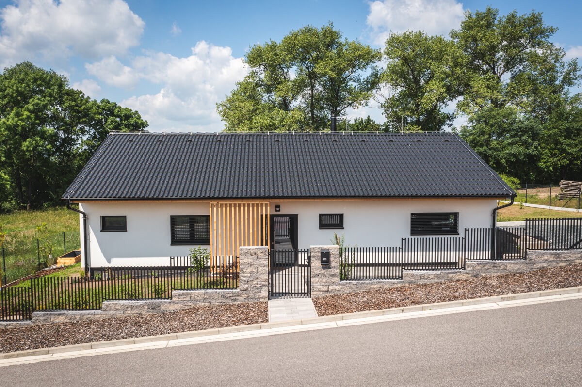 Moderní bungalov do obdélníku