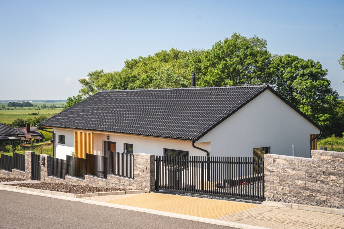 Moderní bungalov do obdélníku