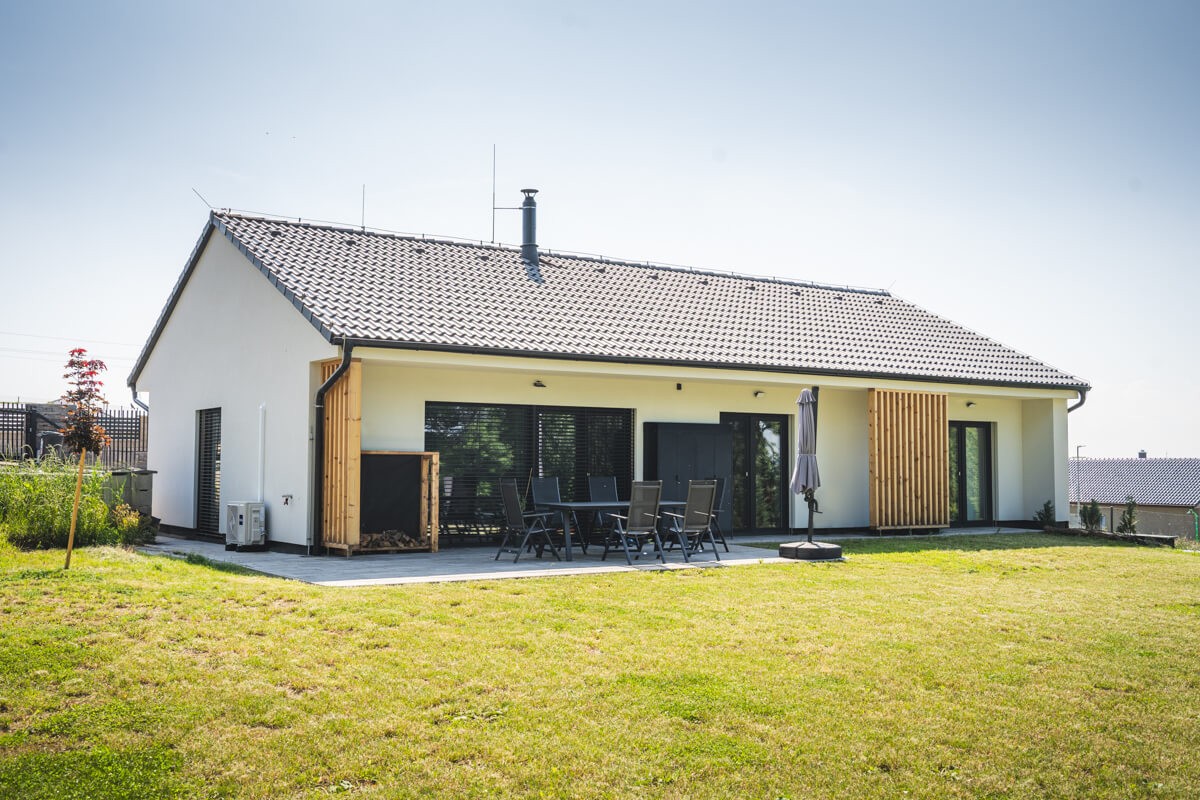 Moderní bungalov do obdélníku
