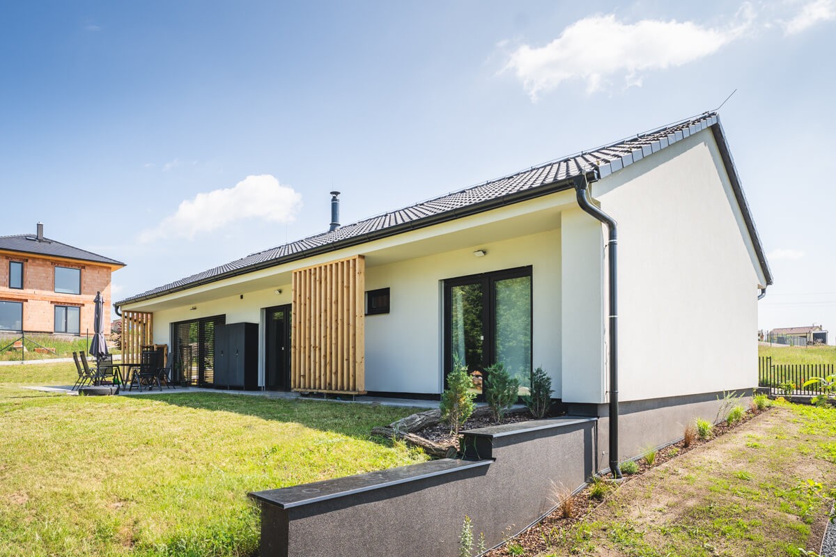 Moderní bungalov do obdélníku