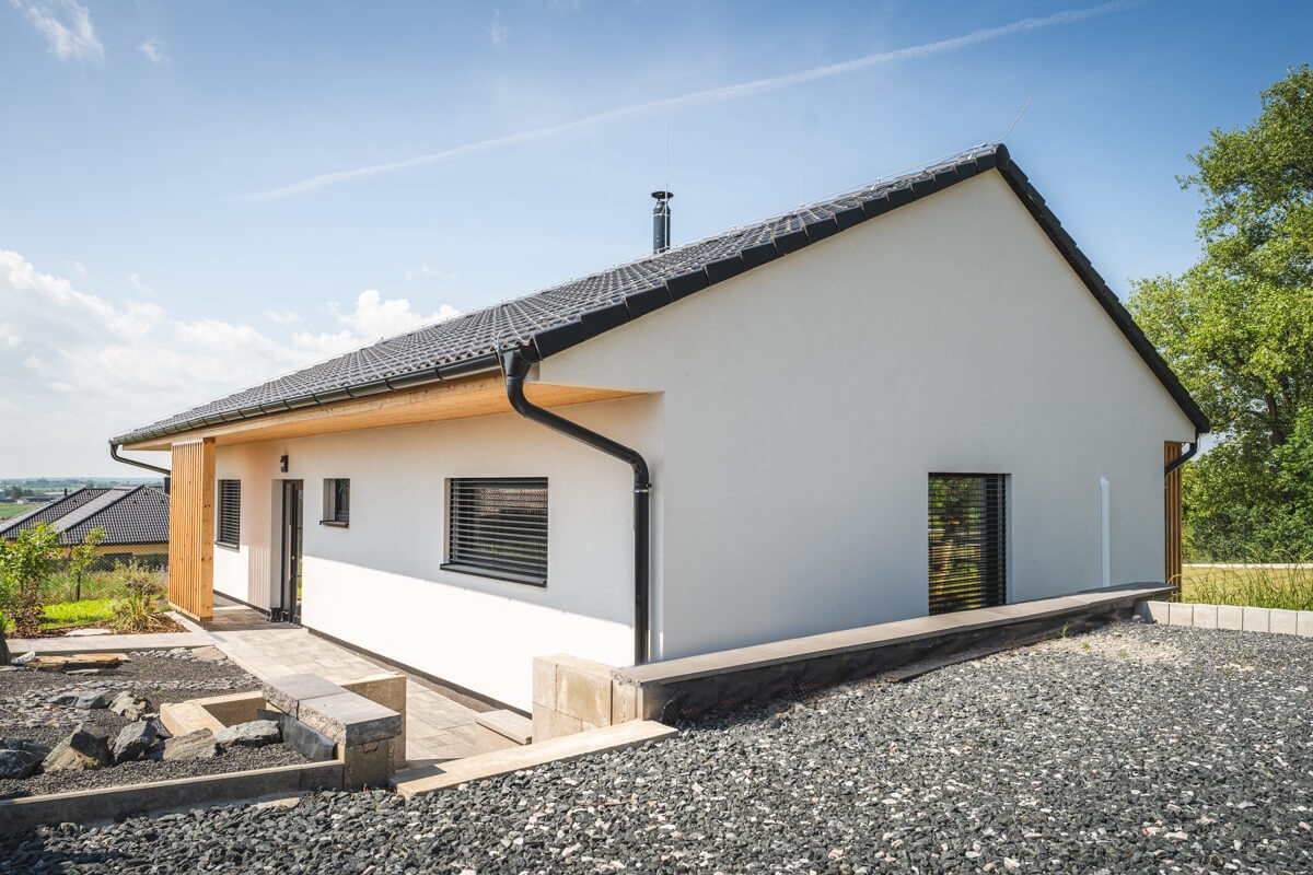 Moderní bungalov do obdélníku