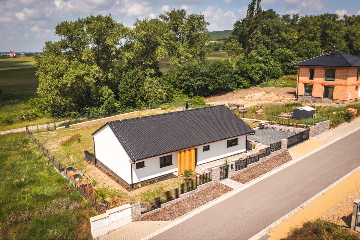Moderní bungalov do obdélníku