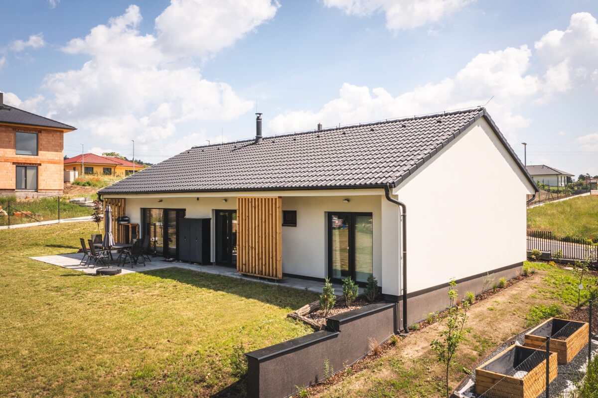 Moderní bungalov do obdélníku