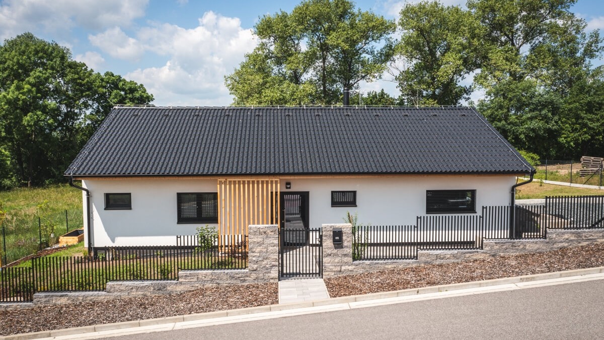 Moderní bungalov do obdélníku