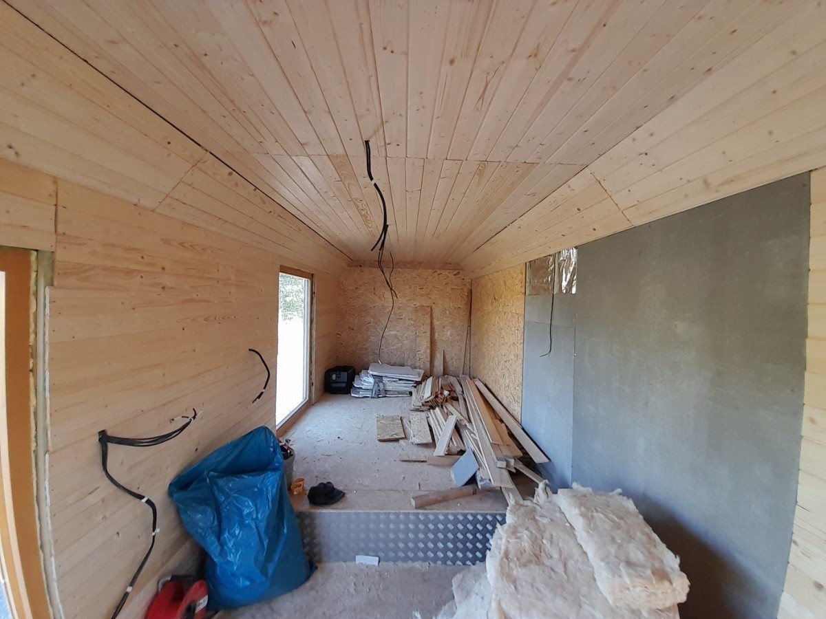 Hokejisté postavili maringotku