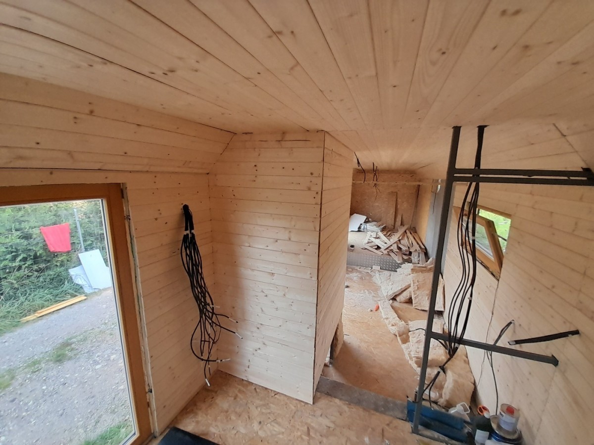 Hokejisté postavili maringotku