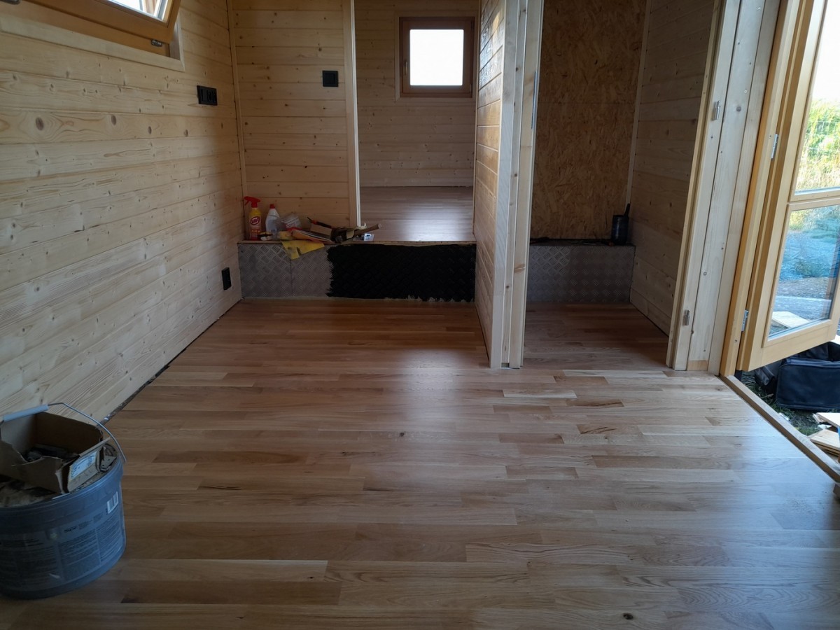 Hokejisté postavili maringotku
