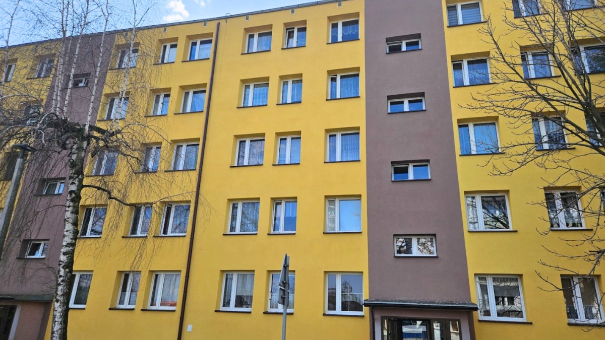 Stát bude hradit nájmy a způsobené škody za neplatiče