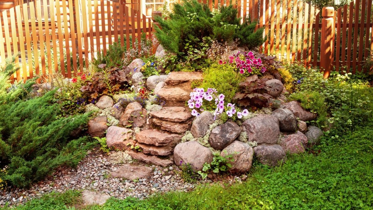Chcete mít krásnou a téměř bezúdržbovou skalku? Zkuste xeriscaping