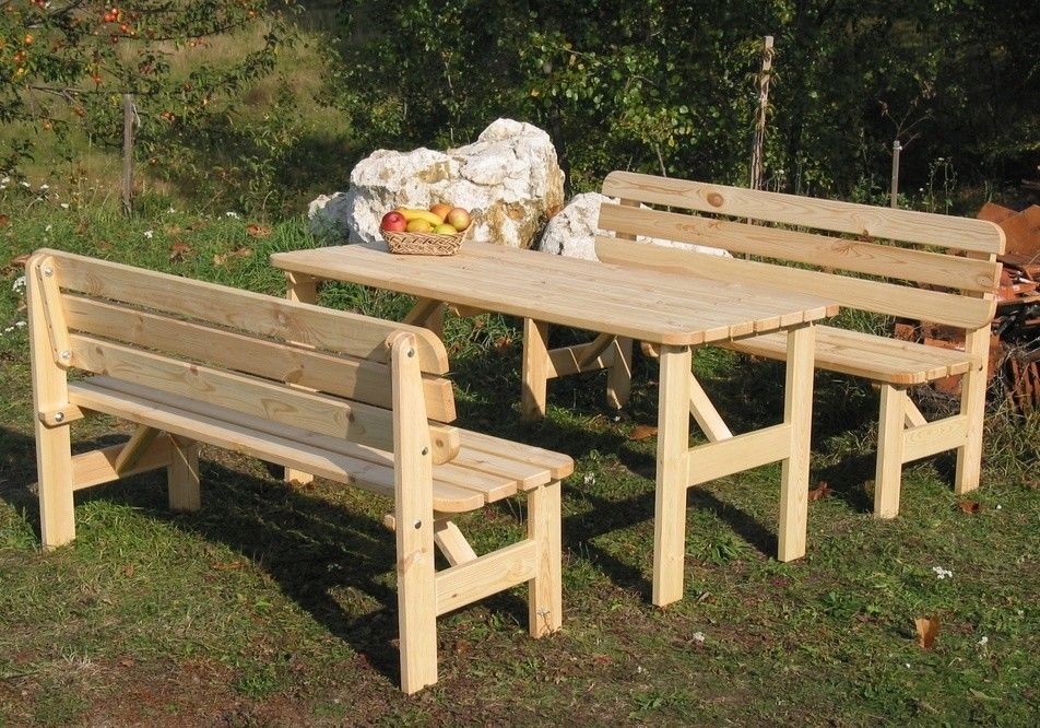 Masivní zahradní nábytek