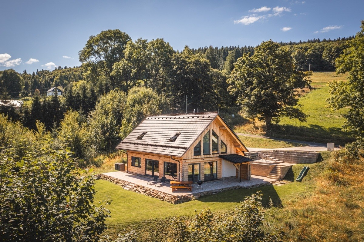 Moderní dřevostavba v Krušných horách