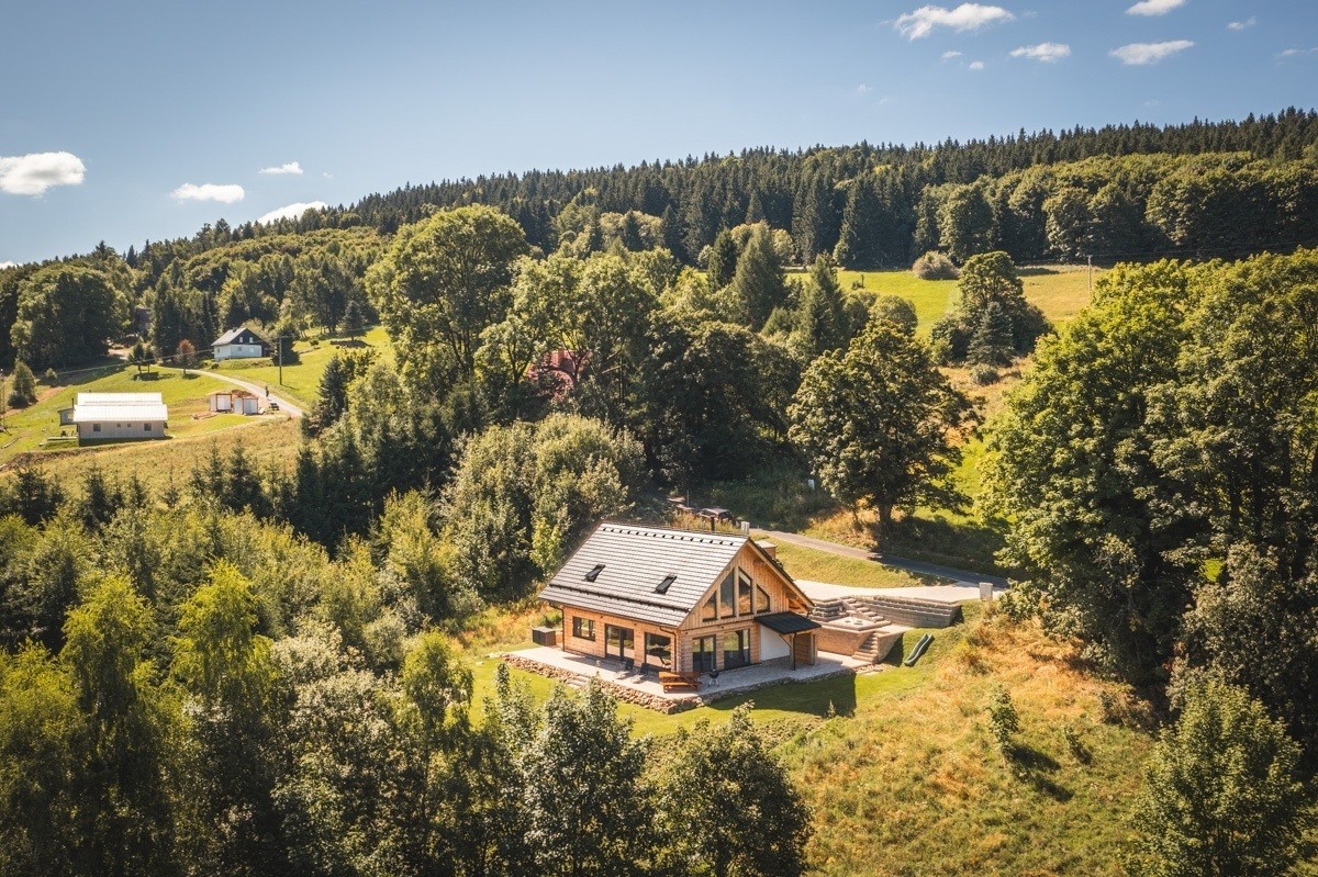 Moderní dřevostavba v Krušných horách