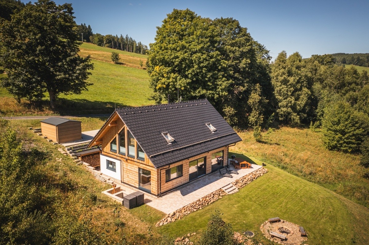 Moderní dřevostavba v Krušných horách