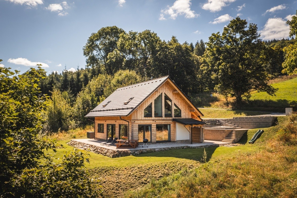 Moderní dřevostavba v Krušných horách