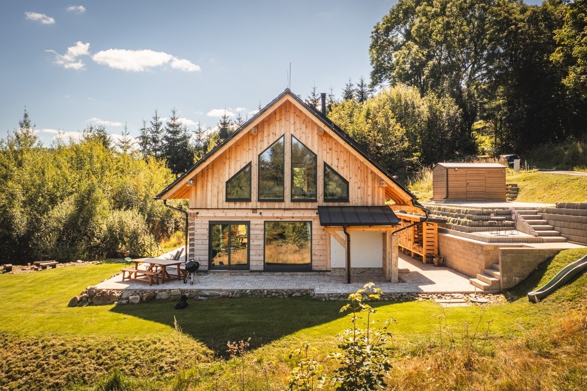 Moderní dřevostavba v Krušných horách