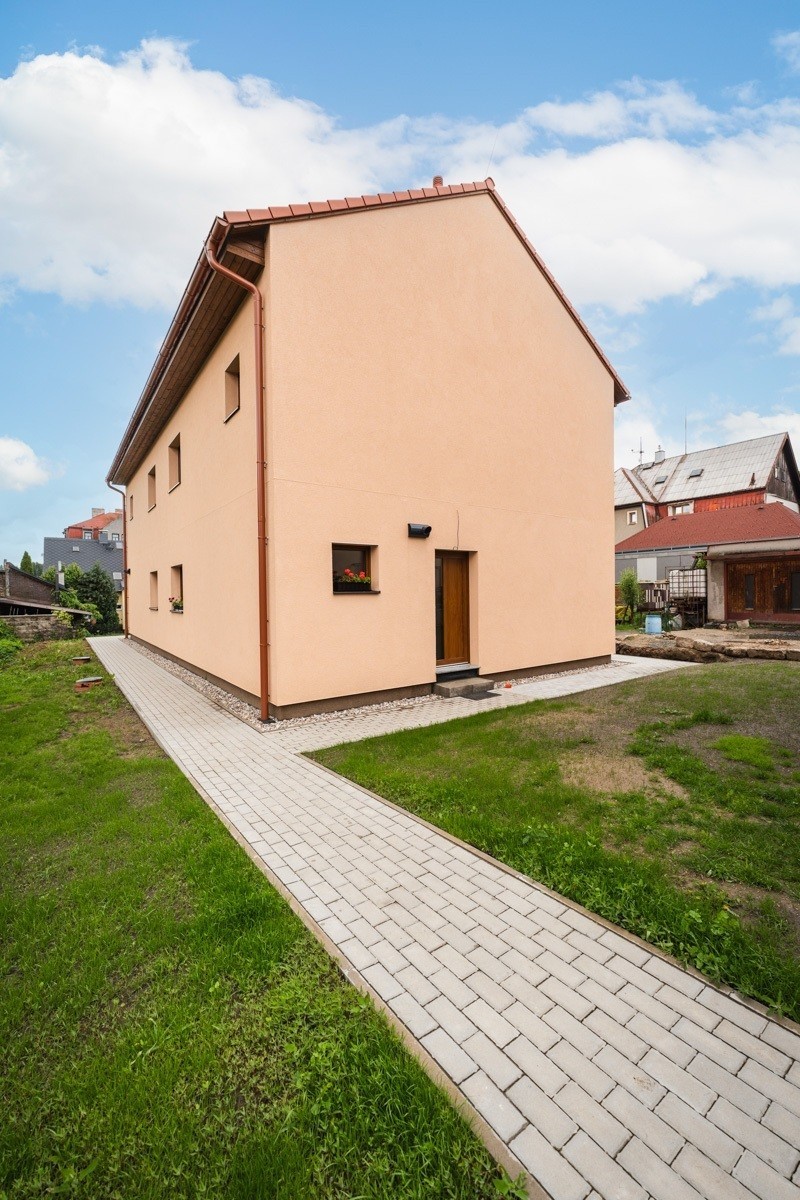 Katalogový dvojdům pro dvě rodiny