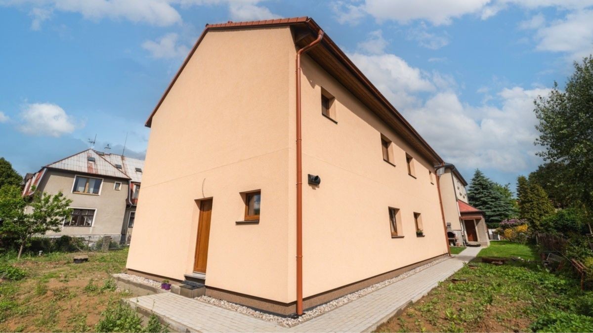 Katalogový dvojdům pro dvě rodiny