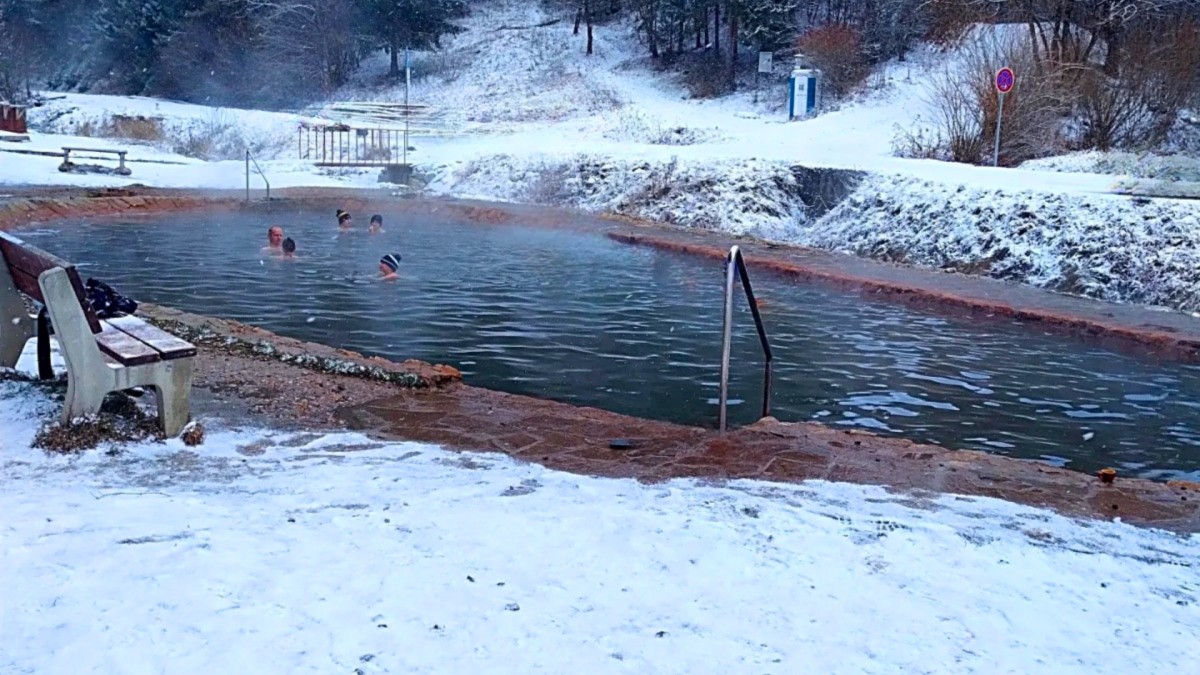 Léčivá voda má 33 °C a vstup je celoročně zdarma