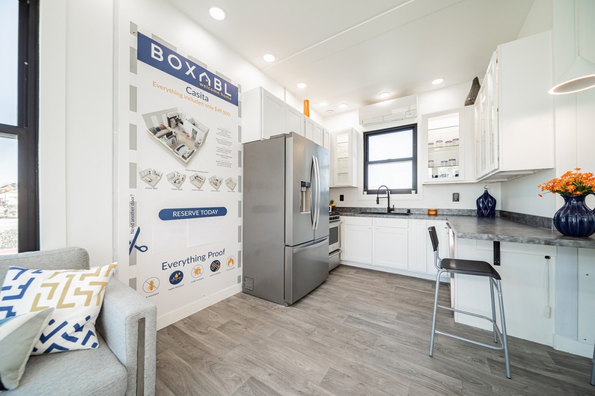 Bílá kuchyně v tiny housu