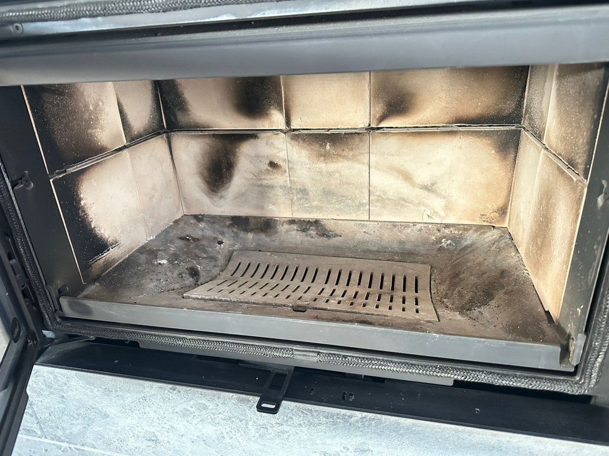 Skládání dřeva do kamen