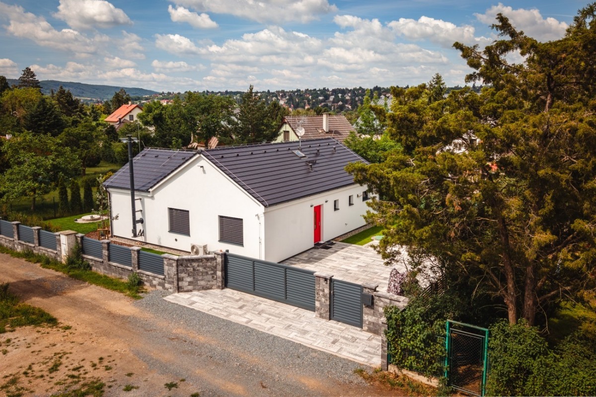 Stavba rodinného domu u Prahy
